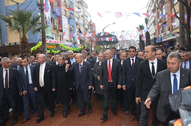 MHP LİDERi DEVLET BAHÇELİ AKHİSARLILAR İLE BULUŞTU